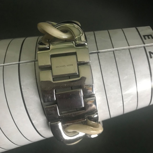 Michael Kors Silver-tone Women’s Runway Twist Chronograph Watch MK-4263 - Picture 2 of 11